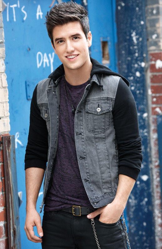 Logan Henderson Measurements Height and Weight